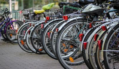 Das Problem sind nicht die dockless share bikes. Es ist der Mangel an Fahrradparkplätzen